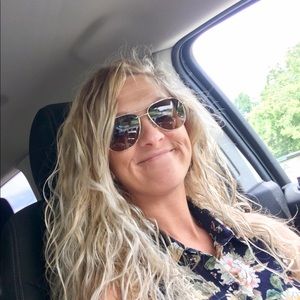 Meet your Posher, Joely